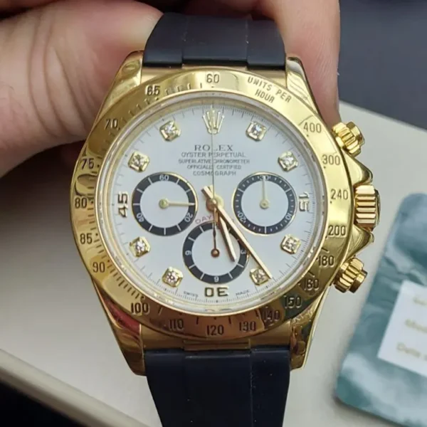 Χρυσό Rolex Cosmograph Daytona με λευκό καντράν μετά το service