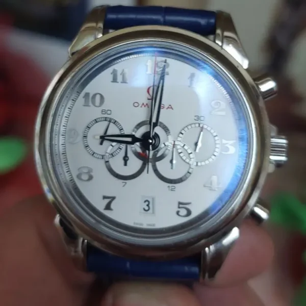 Omega χρονογράφος με μπλε δερμάτινο λουράκι μετά το service