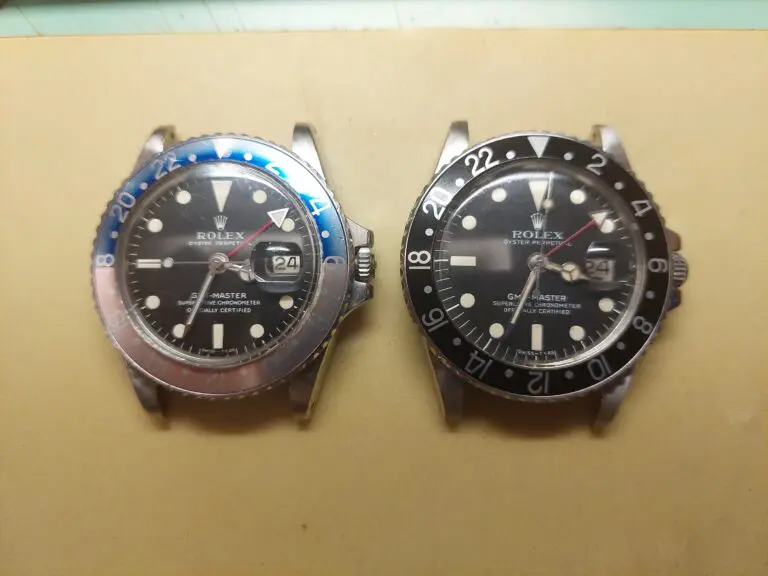 Δύο vintage Rolex GMT-Master στον πάγκο του εργαστηρίου