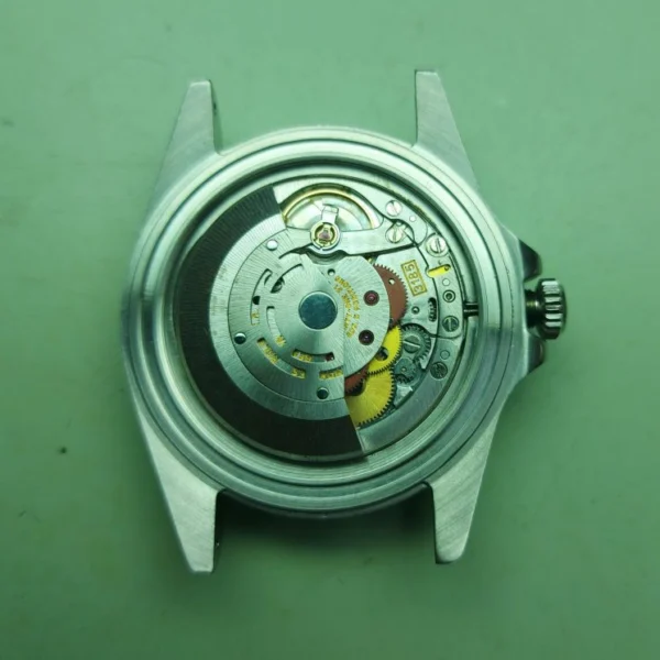 Rolex Oyster · ο μηχανισμός στην κάσα