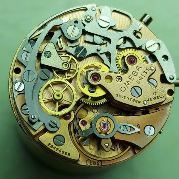 Μηχανισμός Omega 17 jewels στον πάγκο του εργαστηρίου