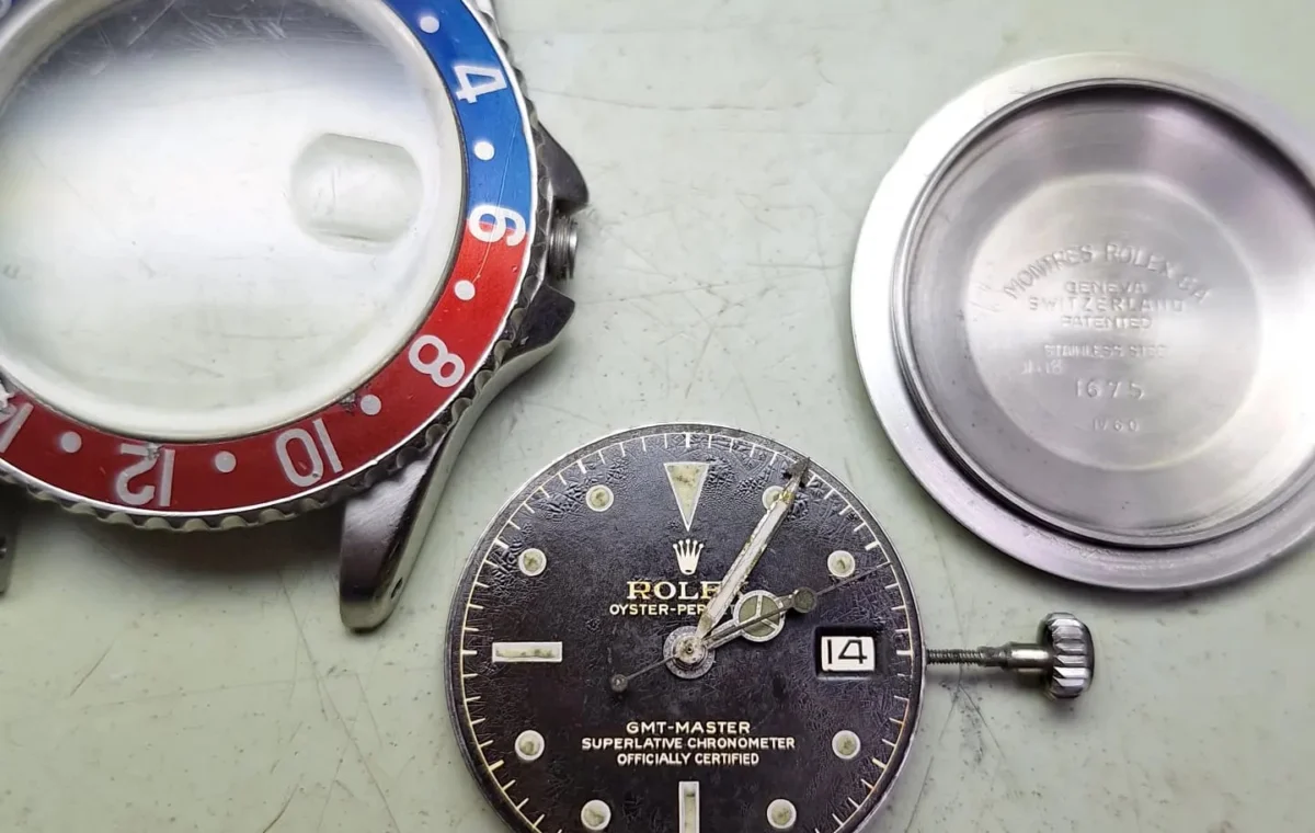 Rolex GMT-Master 1675 αποσυναρμολογημένο για service: κάσα, καντράν, μηχανισμός