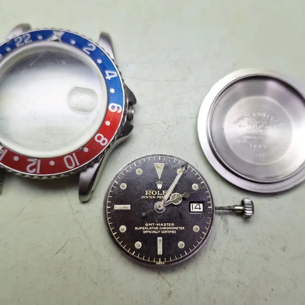 Rolex GMT-Master 1675 αποσυναρμολογημένο για service: κάσα, καντράν, μηχανισμός