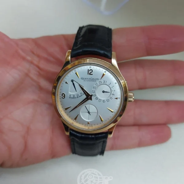 Omega Seamaster με νέο δερμάτινο λουράκι στο χέρι