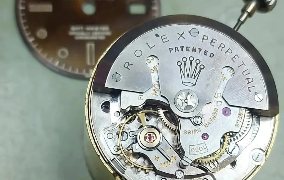 Μηχανισμός Rolex Perpetual κατά τη διάρκεια service στο εργαστήριο GRtime