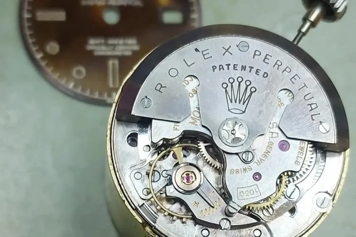 Μηχανισμός Rolex Perpetual κατά τη διάρκεια service στο εργαστήριο GRtime