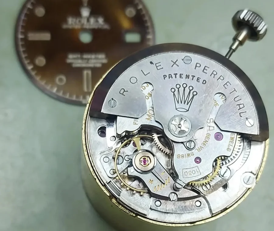 Μηχανισμός Rolex Perpetual κατά τη διάρκεια service στο εργαστήριο GRtime